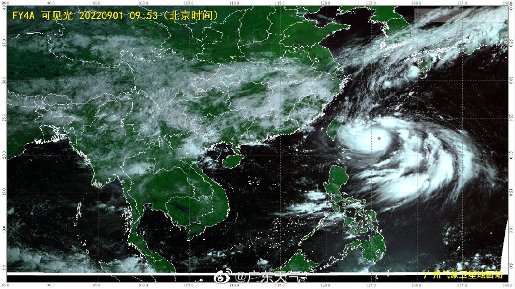 吞并热带低压后的“轩岚诺”环流庞大,意味着风雨影响范围较大.jpg