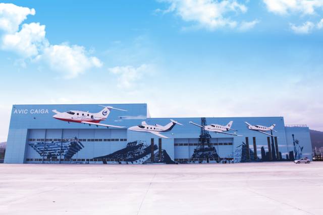 航空工业AG600大型水陆两栖飞机总装生产线。