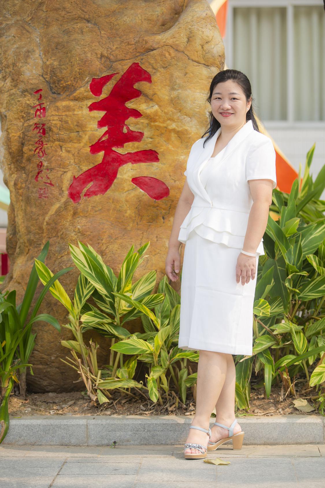 何翌.jpg