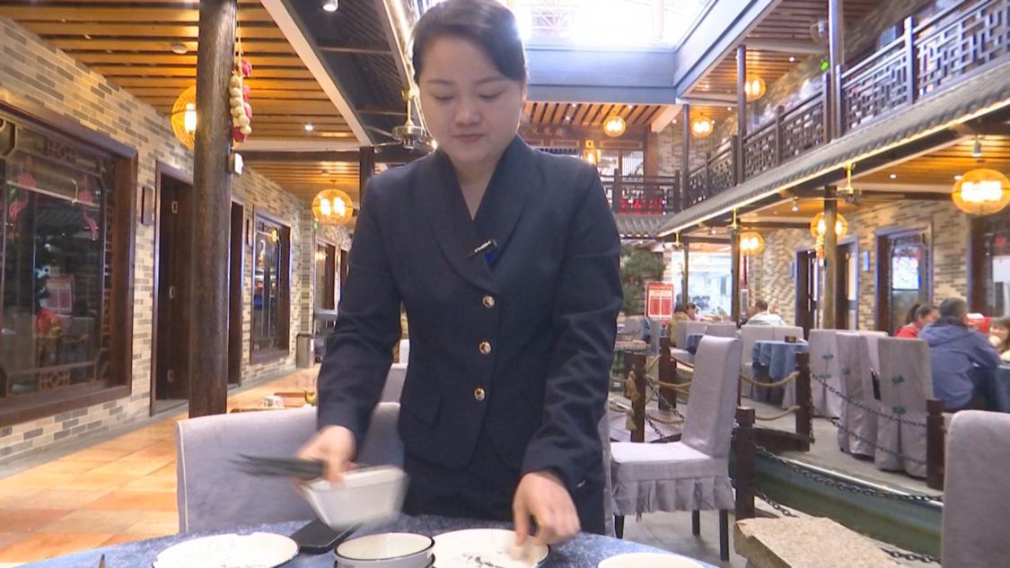 服务员80855.jpg