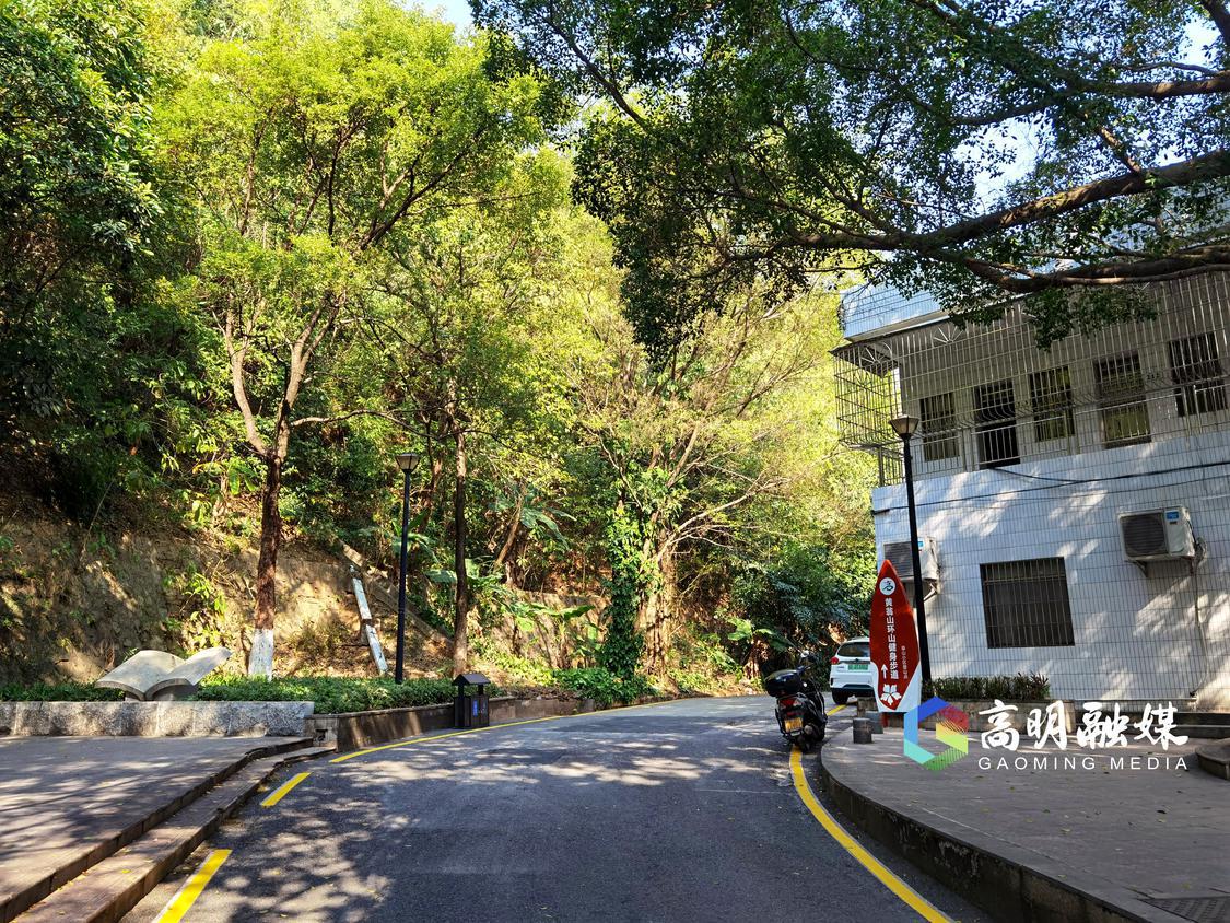 泰山小区登山入口.jpg