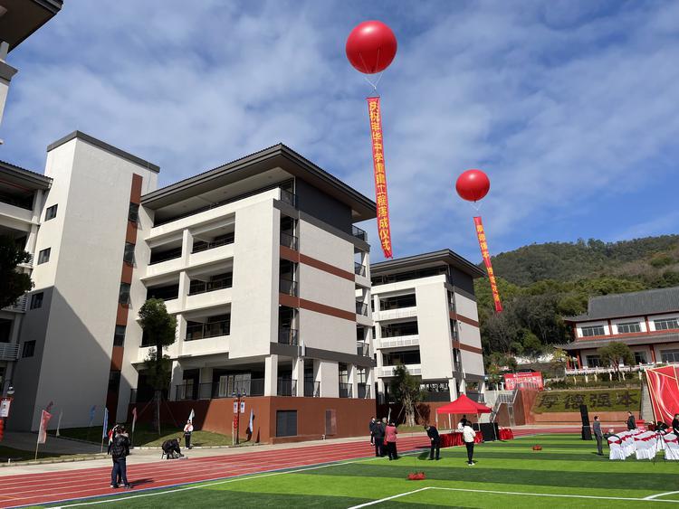 龙山中学,丰华中学新校园启用,龙江落实"四好工程"显成效 | 顺德开学