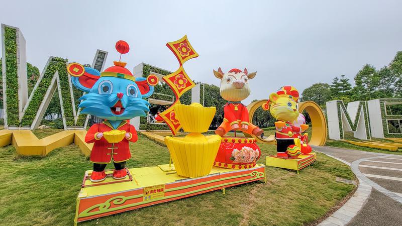 1月28日，十二生肖拜早年。/佛山日报记者周春摄