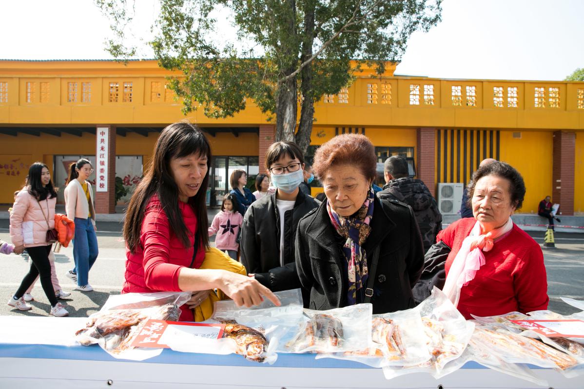 2020年12月6日,甘竹滩洪潮发电站,2020年左滩酱鱼文化美食节活动现场。左滩村供图.jpg