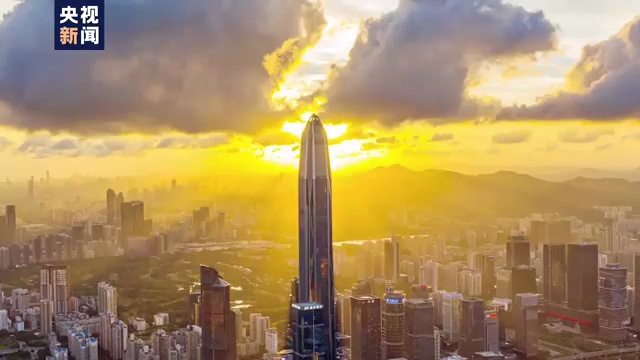 深圳市民引吭高歌《我的祖国》