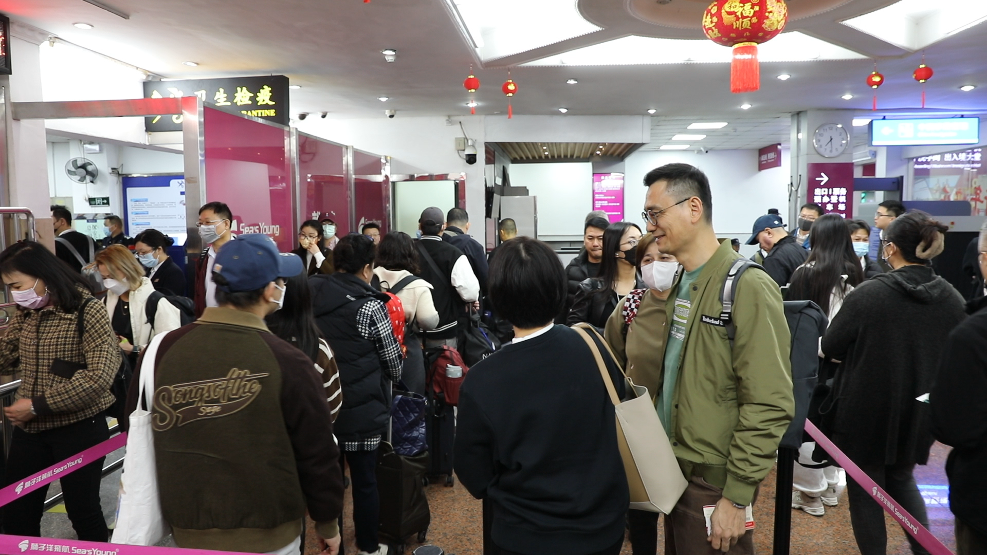 台胞返乡过年,东莞边检站温情护航!