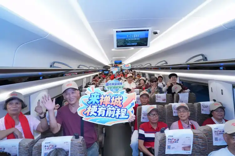 视频 | 银龄体验团乘高铁穿梭广佛,八旬老人感慨城市变化大