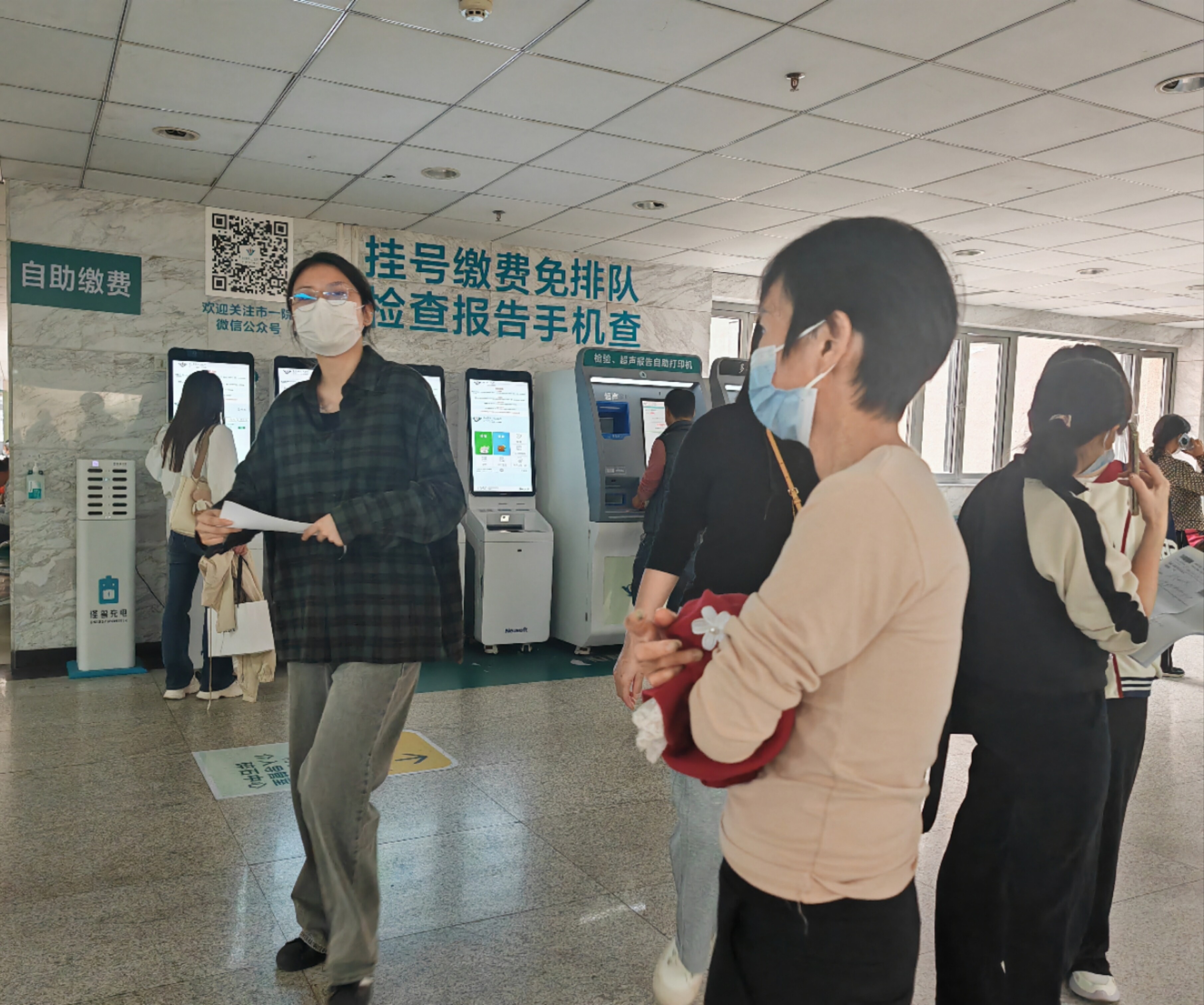 如出现发热、乏力、咳嗽、呼吸困难等症状,建议佩戴好口罩,及时就诊。 如出现发热、乏力、咳嗽、呼吸困难等症状,建议佩戴好口罩,及时就诊。