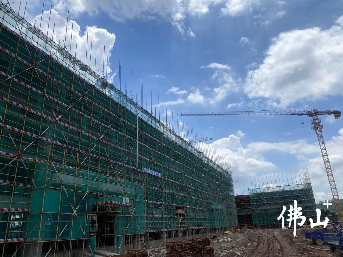 在塔孚新能源智能驾驶照明总部项目工地,一栋栋厂房的主体结构加速建设。通讯员供.jpg