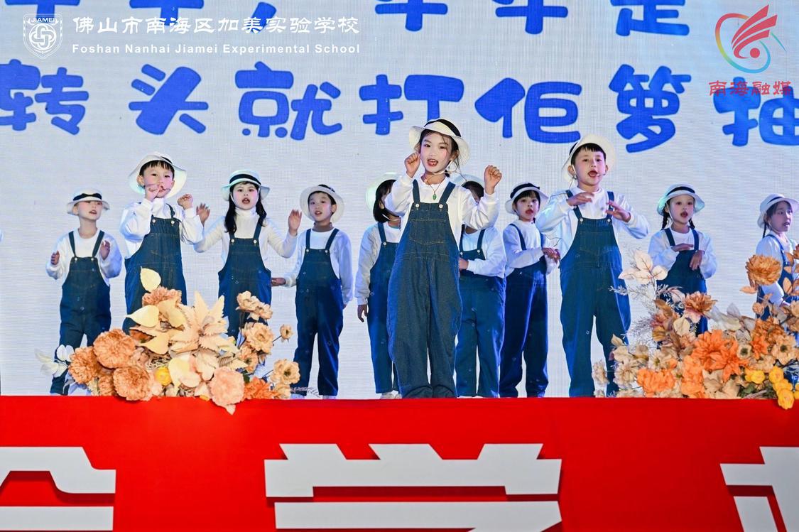一年级表演《广府童谣》.jpg