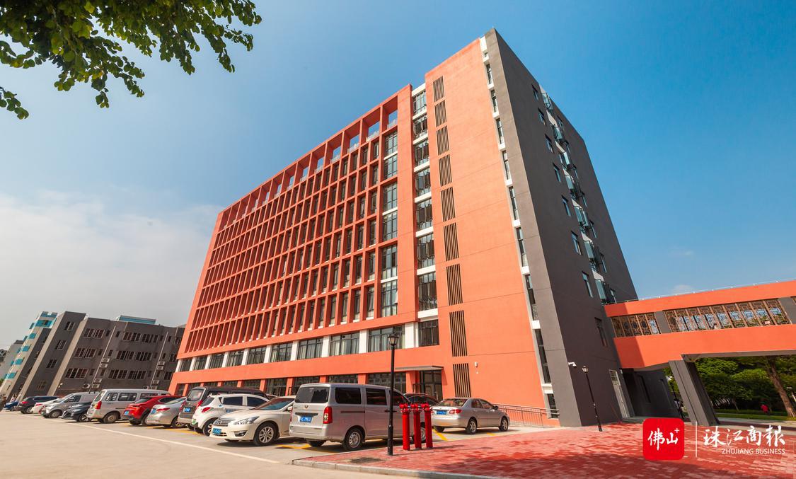 2022年9月1日，北滘中学综合楼、宿舍楼启用仪式顺利举行。图为新落成的综合大楼。珠江商报记者何冠洪摄 (2).jpg