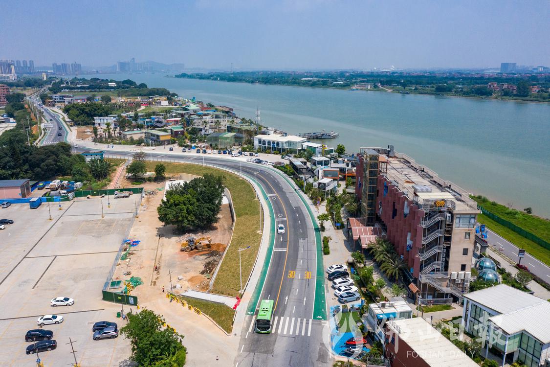 完成改造提升建设的高明沿江路。佛山市新闻传媒中心记者洪海摄.jpg