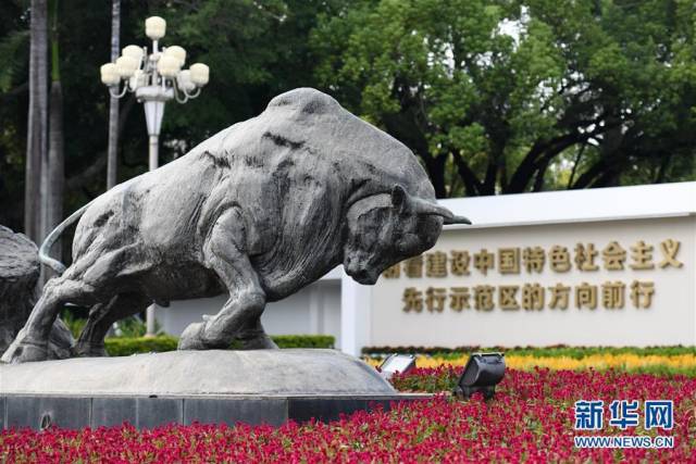 这是深圳深南大道的“拓荒牛”雕像(10月12日摄)。新华社记者 梁旭 摄 这是深圳深南大道的“拓荒牛”雕像(10月12日摄)。新华社记者 梁旭 摄