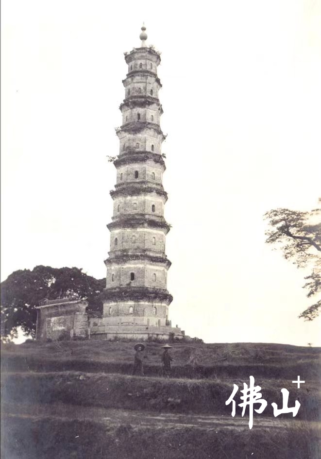 摄于20世纪20年代的魁岗文塔。受访者麦国培提供。.jpg