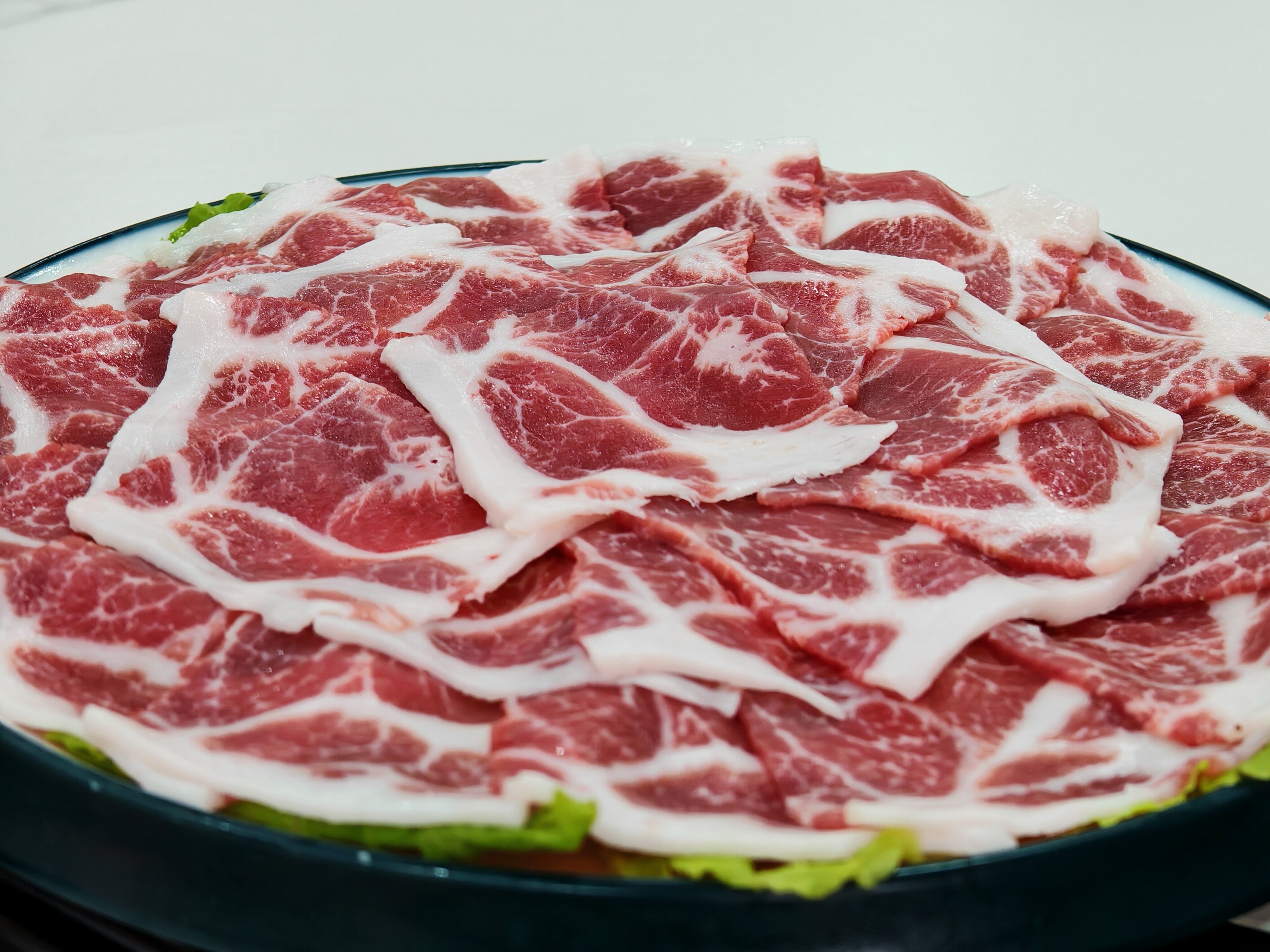 “七女湖”生猪肥瘦相宜,肉质细软。 “七女湖”生猪肥瘦相宜,肉质细软。