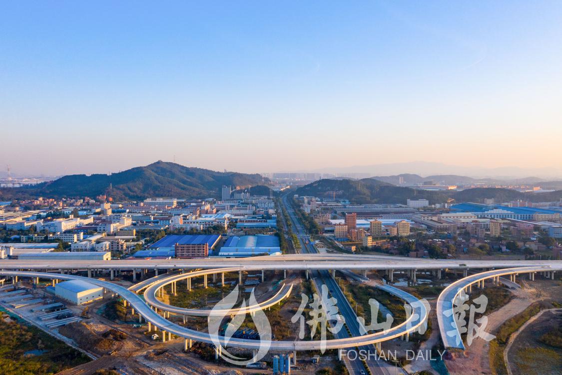 正在建设中的富湾立交。佛山日报记者洪海摄(3849138)-20221227094843.jpg