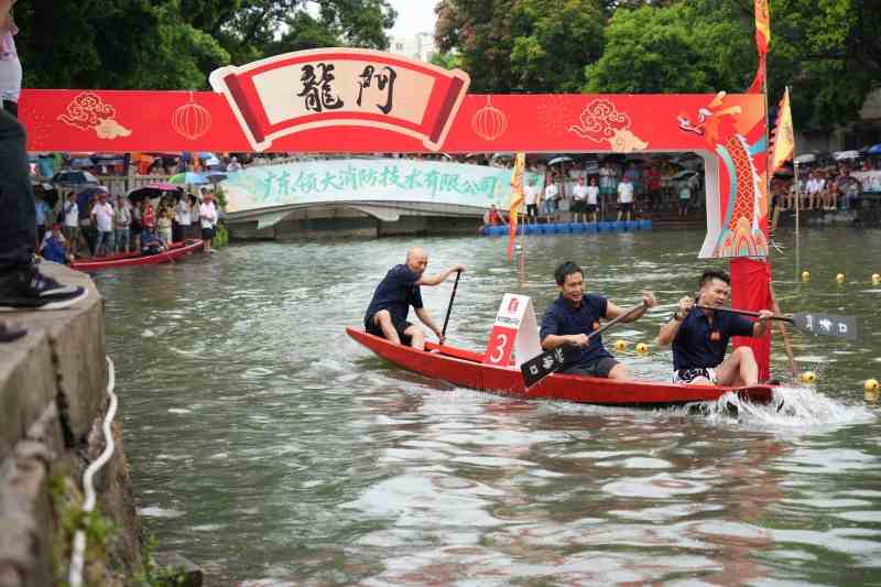 图集｜雨中竞渡!张槎街道三人草艇漂移赛激情开赛
