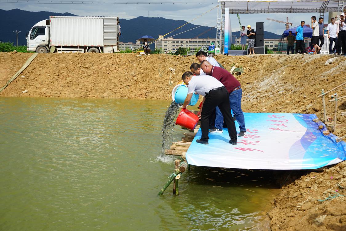 佛山市驻肇庆市乡村振兴镇帮镇扶村产业项目东恒农业迳口养殖基地正式投.jpg