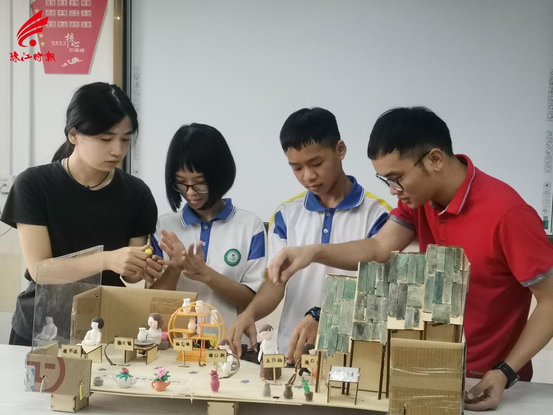 学校开展创客项目等特色第二课堂。.jpg