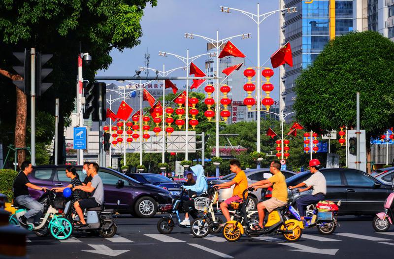 禅城区季华路 。佛山日报摄影俱乐部徐懿君 摄