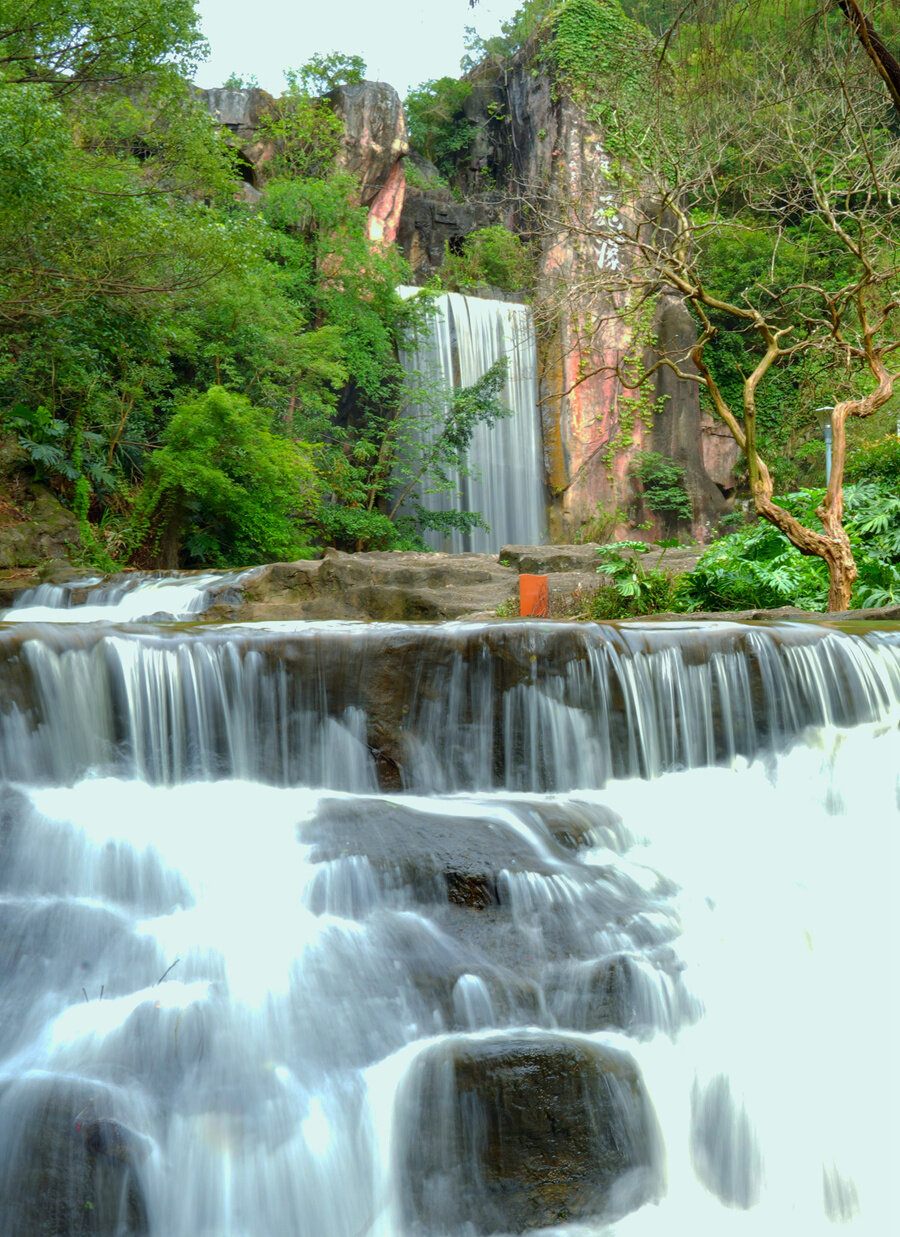 惠州西湖古八景之一:水帘飞瀑。 惠州西湖古八景之一:水帘飞瀑。