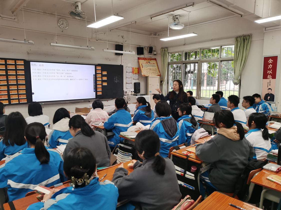 高中一班语文课.jpg