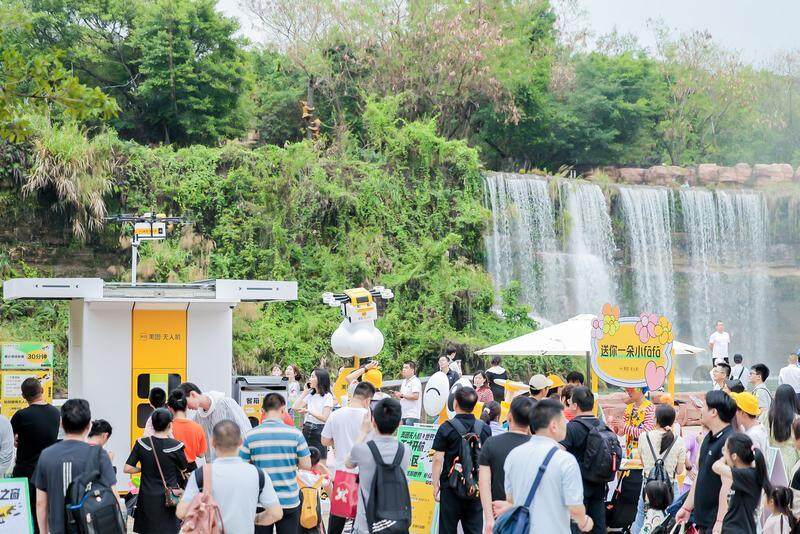 美团无人机落地深圳世界之窗提供配送服务。 美团无人机落地深圳世界之窗提供配送服务。