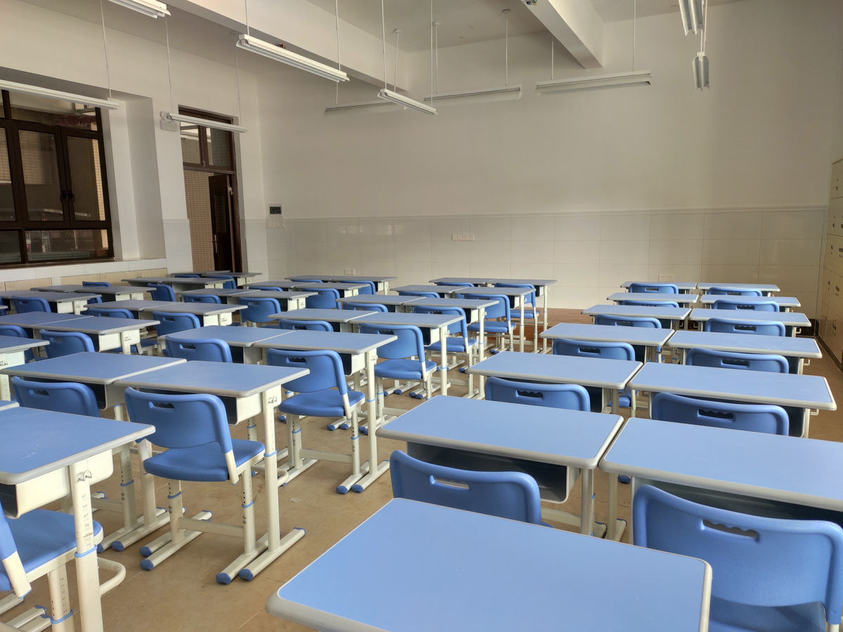 顺德凤城实验学校新教学楼的教室.