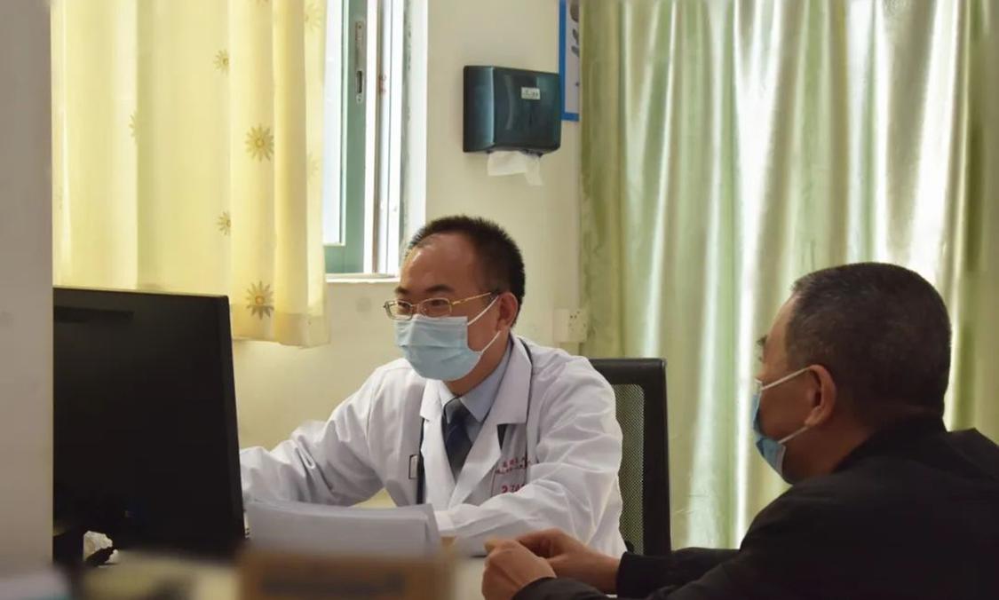 今年1月,高明区人民医院便引进了胃肠肛肠专业的博士研究生、主任医师黎小平。医院供图.jpg