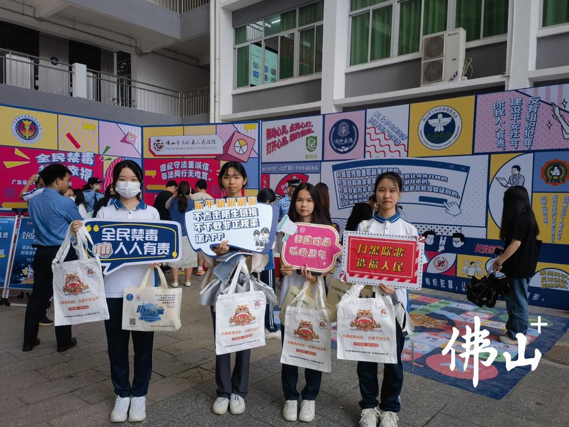 乐平司法所开展“法治4S店”进校园普法宣传活动。.png