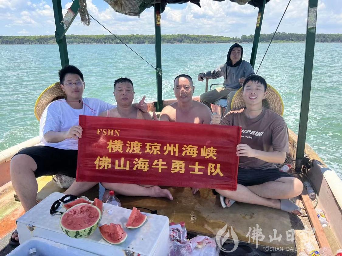 高明三名游泳健将成功横渡琼州海峡。(5520218)-20230713202845.jpg