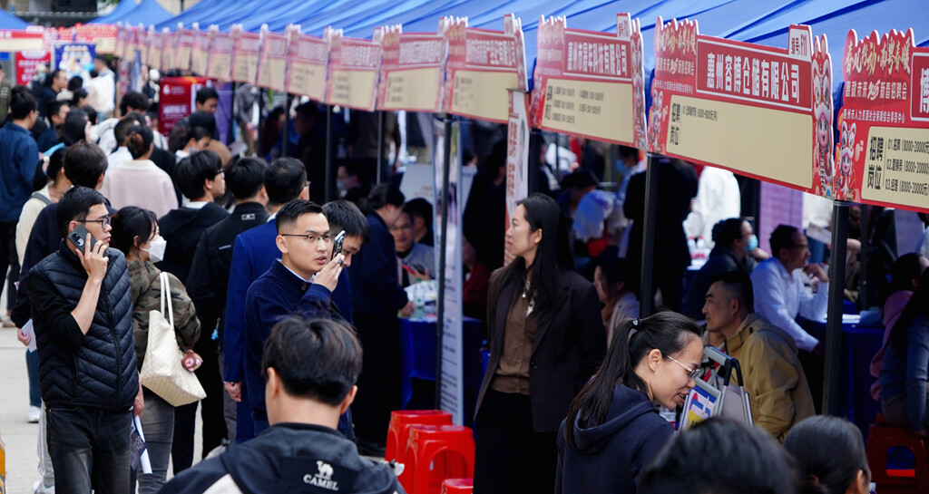 惠州2025新春招聘会现场。 惠州2025新春招聘会现场。