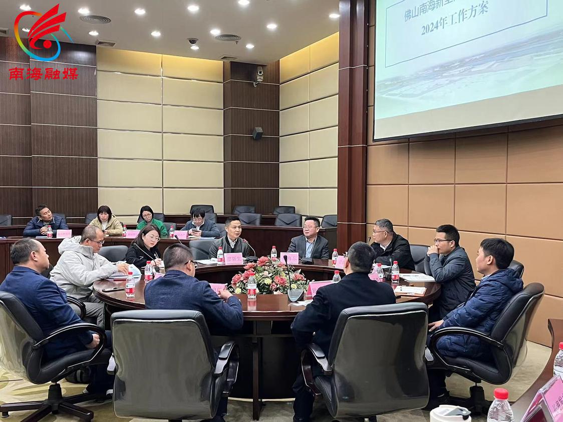 活动现场讨论气氛热烈.jpg