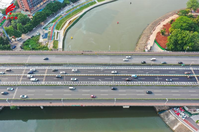 多图谢叠大桥旧桥首日恢复通行堵不堵记者走访看到