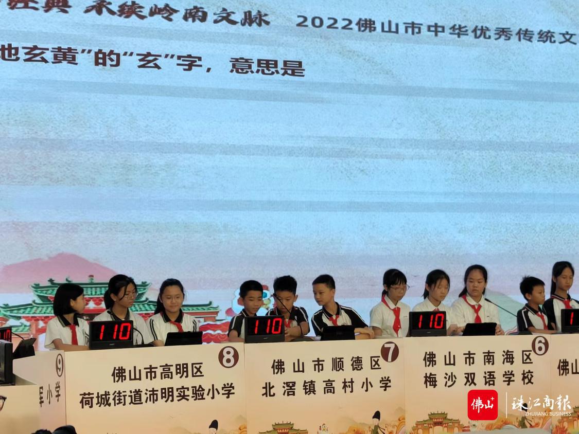 同学们正在专心答题.jpg