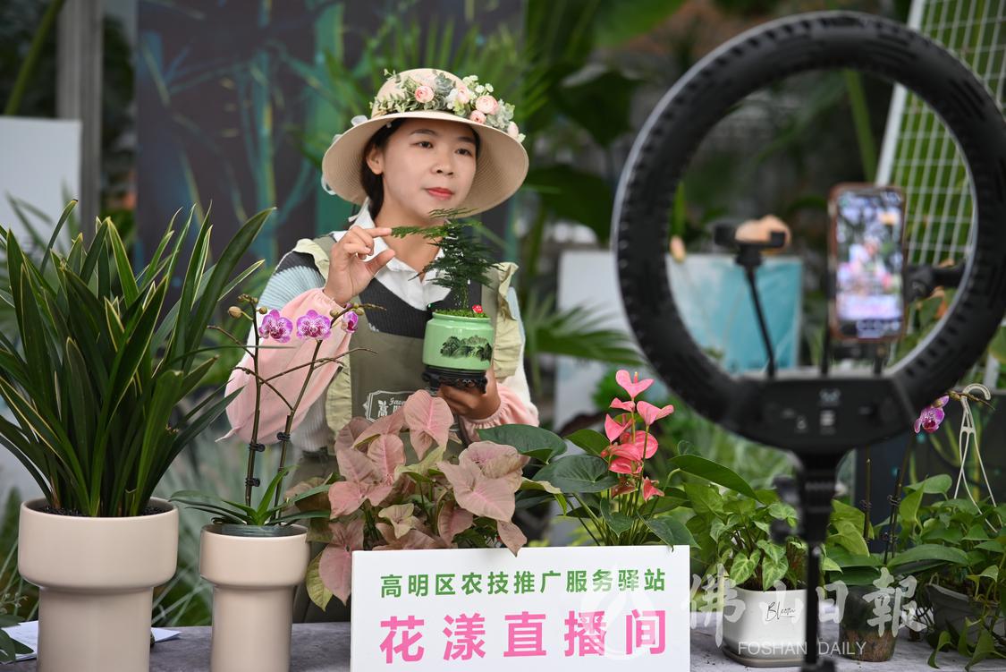 小雪尝试参与电商板块的工作。(受访者供图(7020126)-20231225195526.jpg