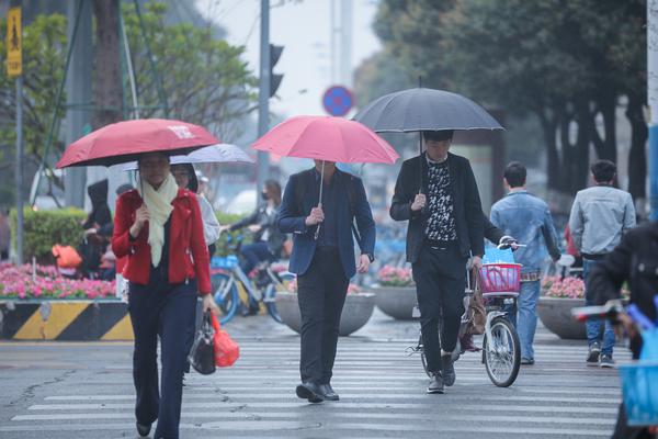 早晚天气寒凉，注意防寒保暖。佛山日报记者 王伟楠摄