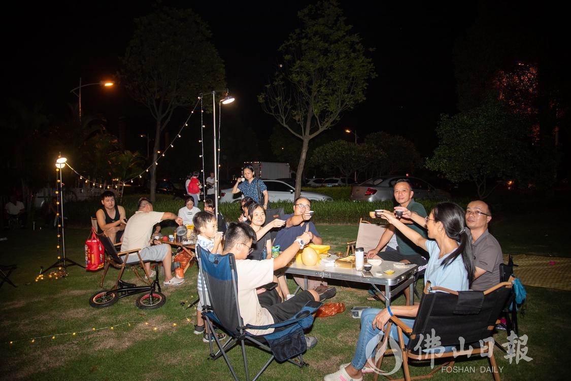 假期中,市民群众到高明区明湖公园相聚露营(3083841)-20220912193648.jpg