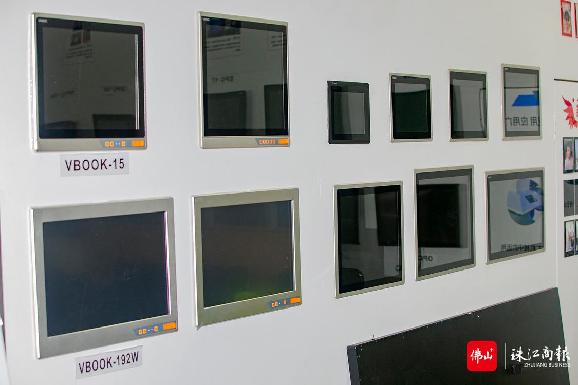 广州威沃电子有限公司的产品展厅里陈列的产品。珠江商报记者朱德文摄.jpg