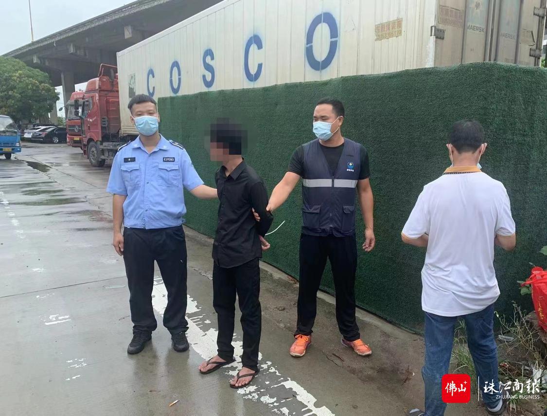 星槎网格员协助控制醉酒男子.jpg