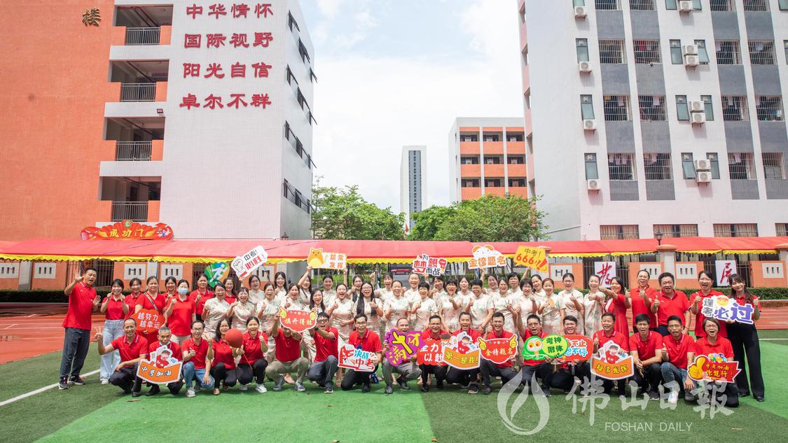 高明沧江中学老师暖心送考,为学生送上祝福(5379825)-20230626170557.jpg