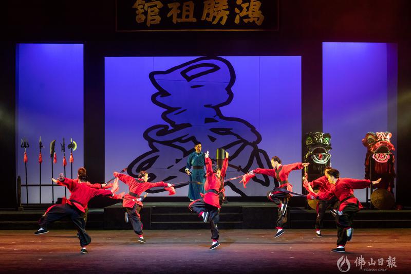 粤剧《鸿胜馆》7月23日晚在广东粤剧艺术中心首演，保持粤剧原汁原味传统唱腔的同时，还融入南派武术。佛山日报记者符诗贺摄