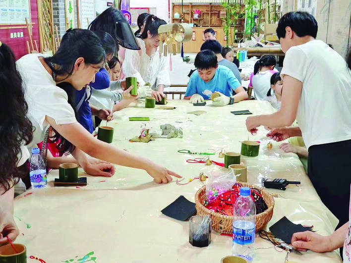 博罗县长宁镇上良民宿开展活动吸引亲子家庭参与。