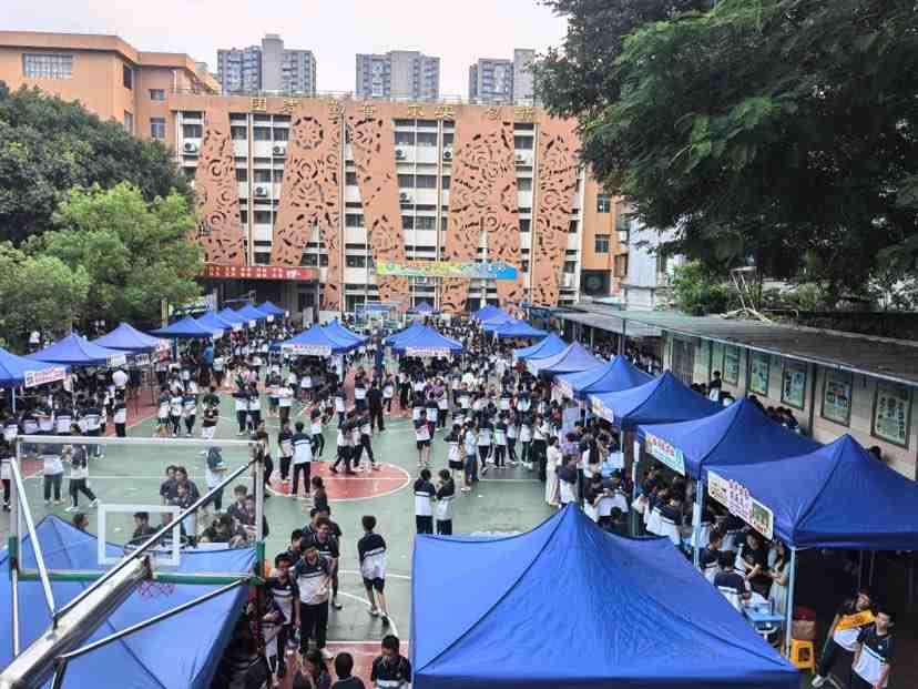 科技领航,匠心传承!佛山十中42门校本课程摆摊展示,人气爆棚