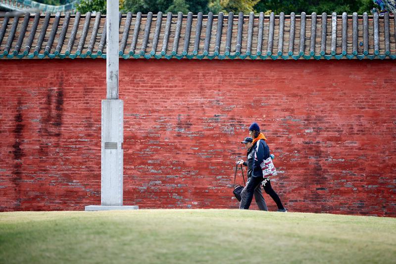 游览祖庙的旅客。/佛山日报记者吕润致摄