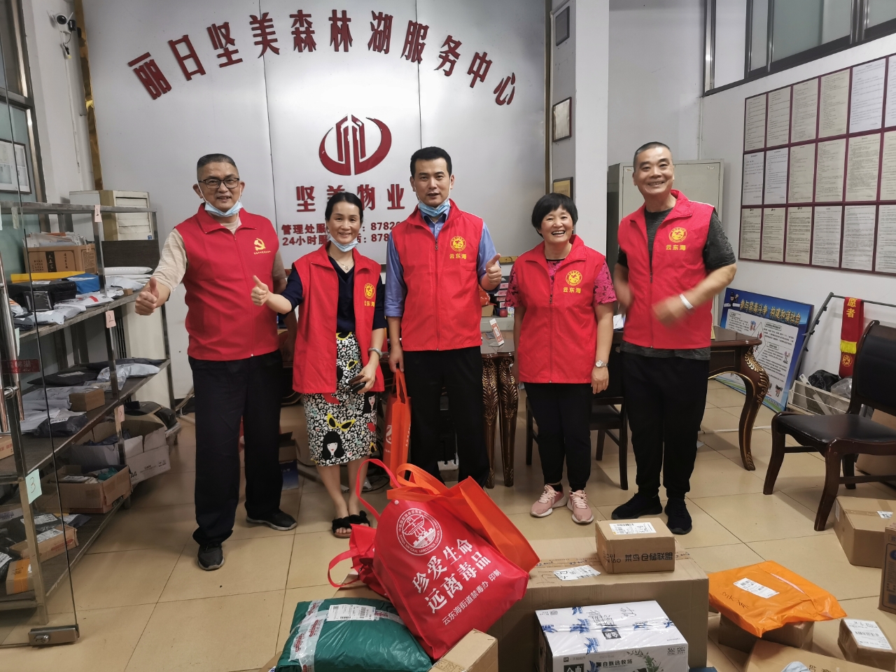 廖玄积极参加社区志愿活动,多次参加禁毒宣传、人口普查登记、新冠肺炎疫苗接种宣传等志愿服务.jpg