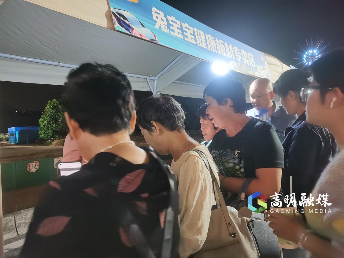市民参与换新活动热情高。.jpg
