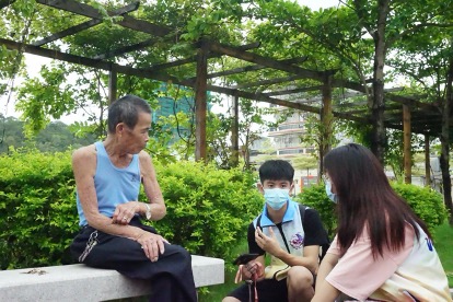 团队成员对当地村民的普法参与情况进行走访。.jpg