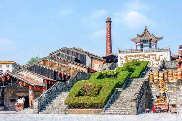 △南风古灶景区所在的佛山石湾更被称为“南国陶都”。