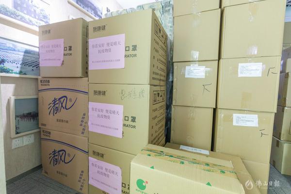 桂城中学准备了10万个口罩,充足的防疫物资够用一个月。佛山日报记者王伟楠摄